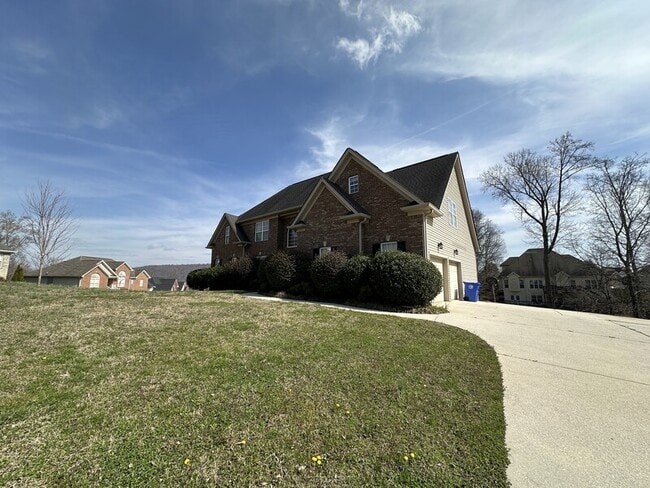 Building Photo - 5511 Ginkgo Rd