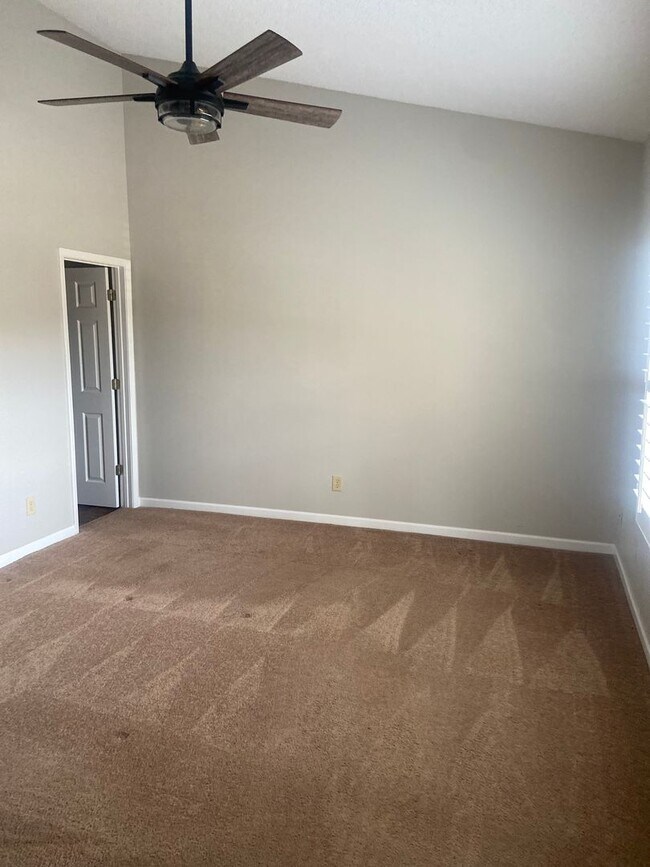 Building Photo - 190-206 (11) (NO TRANSFERS!)