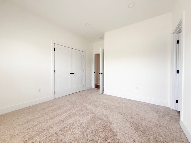 Building Photo - 3-Bedroom Home Steps from Resort-Style Pool with Jack-and-Jill Bath