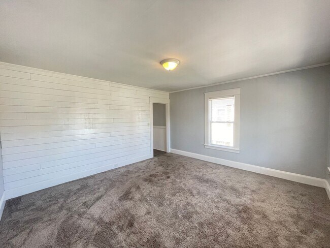 Building Photo - 398 Amory St