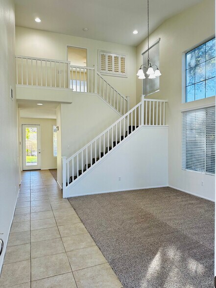 Building Photo - 807 Allen Dr