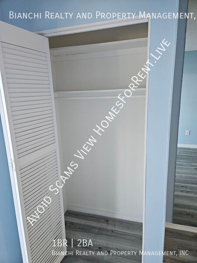 Building Photo - 4525 Cove Cir