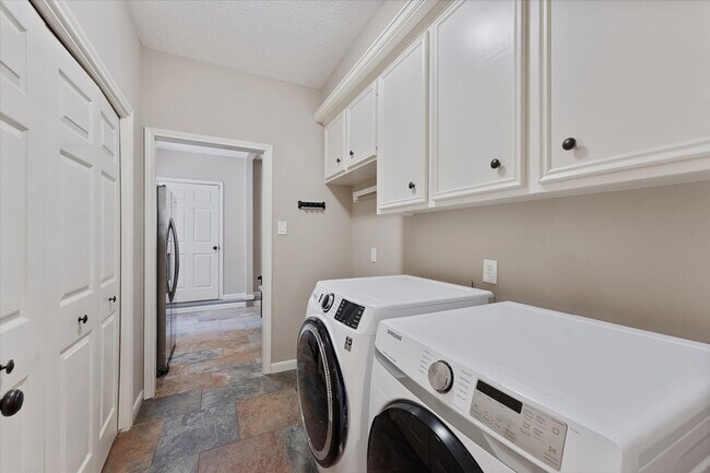 Building Photo - 41 Sweetleaf Ct