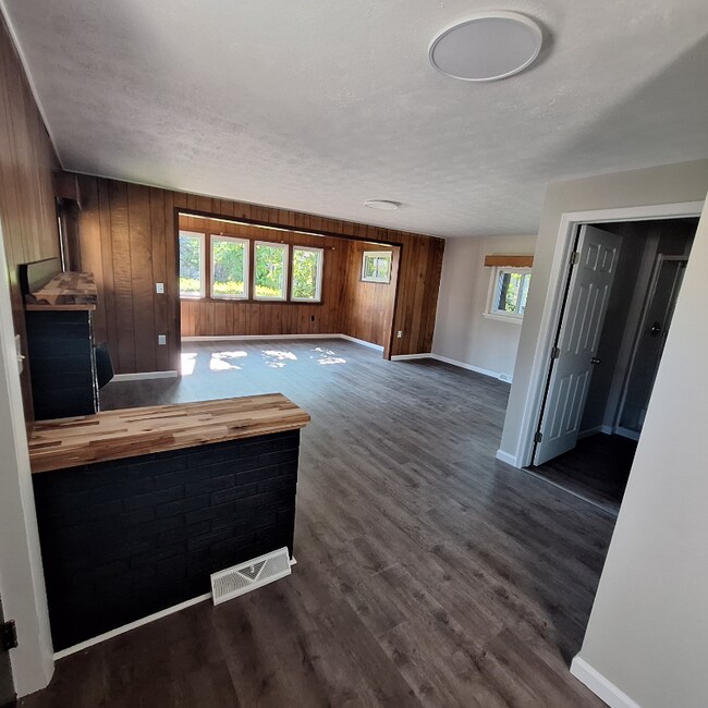 Building Photo - 5662 Park St