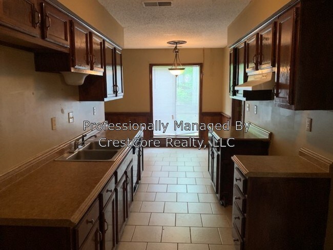 Building Photo - 5441 Fieldcrest Ave
