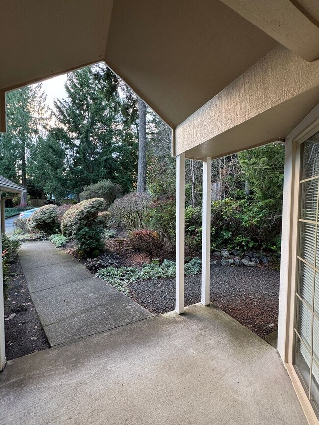 Building Photo - Poulsbo - perfectly charming 2 story with main floor primary suite