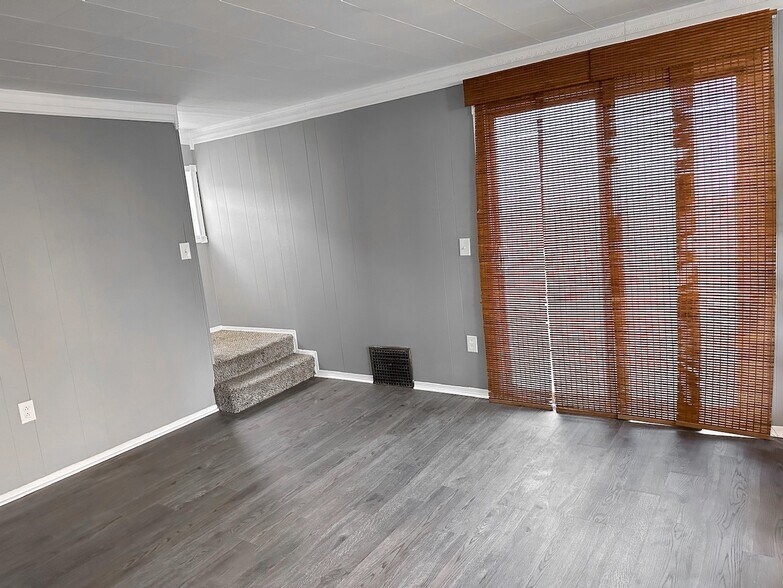 Building Photo - 222 W Union St