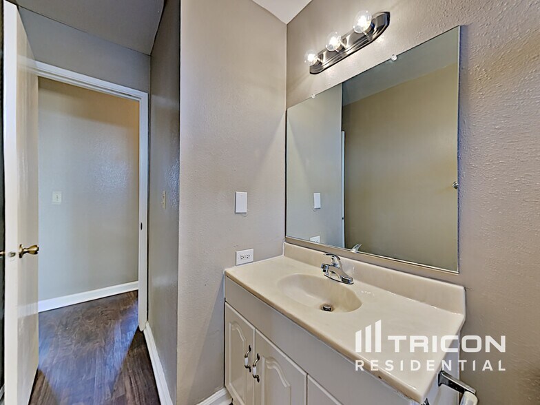 Building Photo - 515 Tisdell Dr