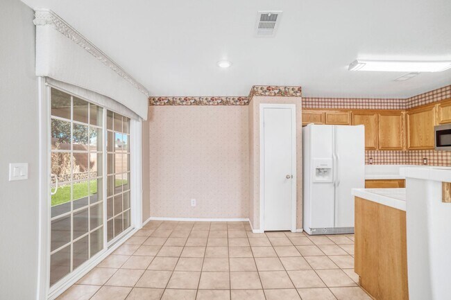 Building Photo - HENDERSON, GATED COMMUNITY, IMMACULATE ONE...