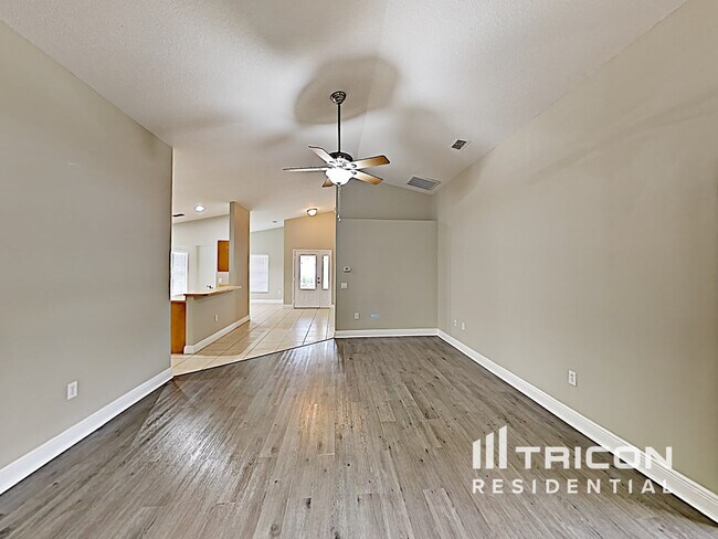 Building Photo - 401 Lisa Ann Ct