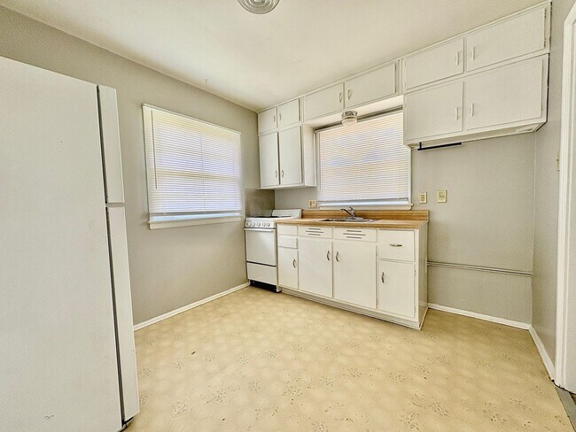 Building Photo - 411-413 s 28th