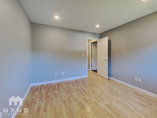 Building Photo - 200 SW Florence Ave