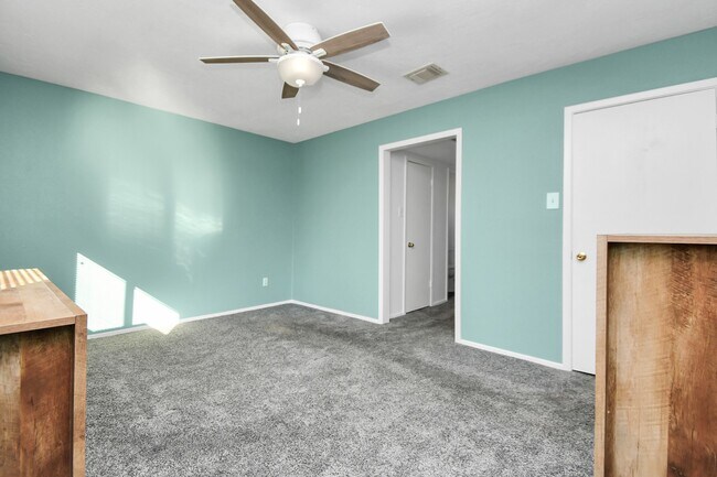 Building Photo - 403 Westwood Dr
