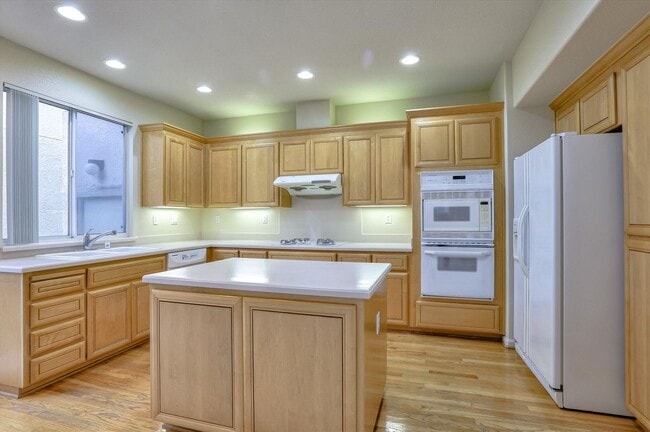 Building Photo - Cupertino Home for Rent!