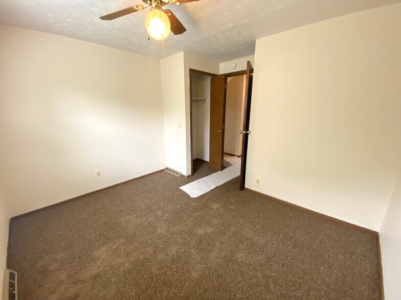 Building Photo - 1827 Thackeray Ave NW