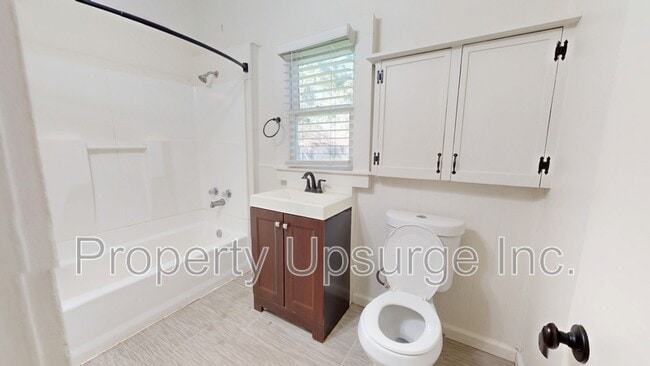 Building Photo - 648 Reeds Ave