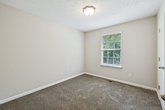 Building Photo - 2120 Lebanon Pike
