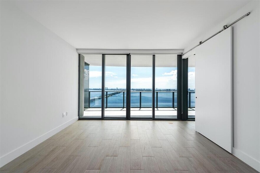 Building Photo - 3131 NE 7th Ave