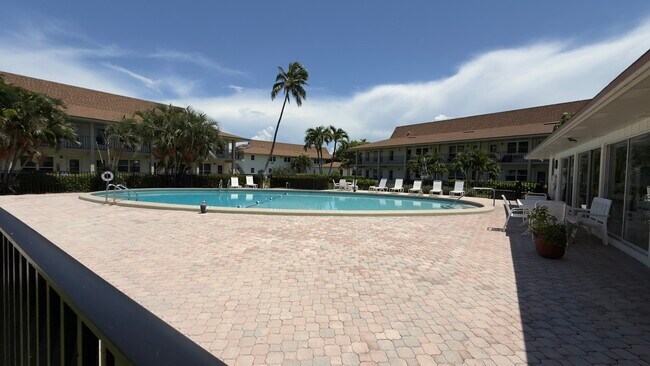 Building Photo - 235 Seaview Ct