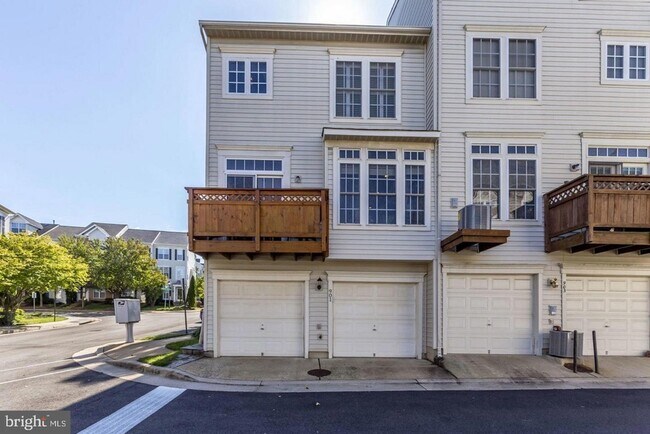 Building Photo - 901 Harrison Cir