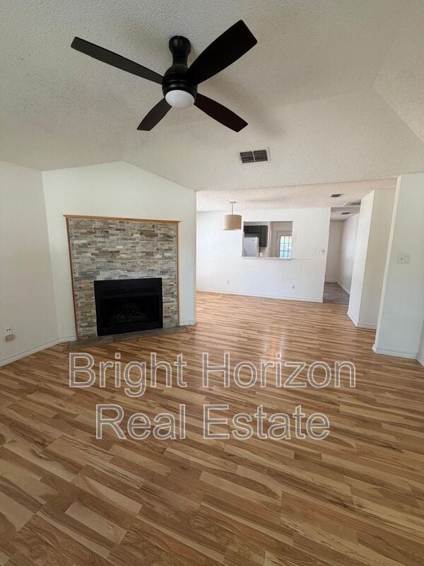 Building Photo - 3006 Post Oak Dr