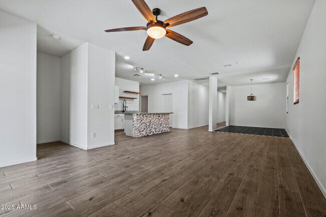 Building Photo - 21582 W Cocopah St