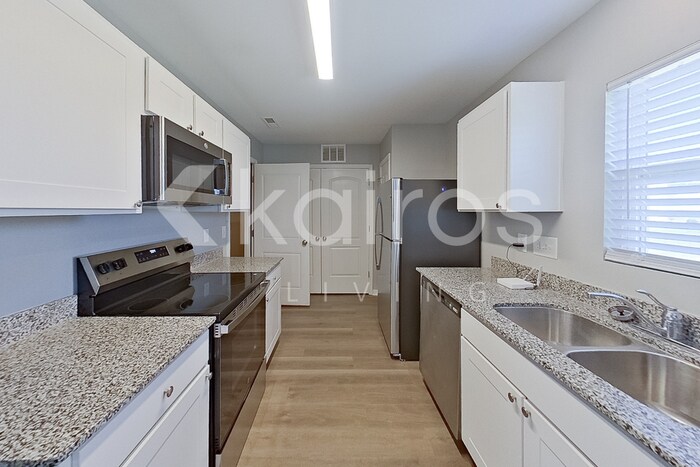 Building Photo - 1233 Zoysia Dr