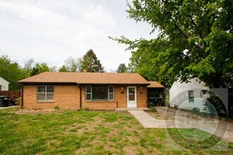 Building Photo - Discover this 3-bedroom, 1-bath home in Omaha, NE,