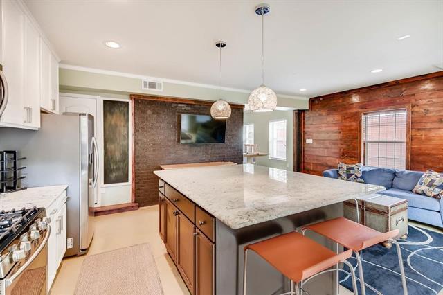 Building Photo - 5202 Pershing St