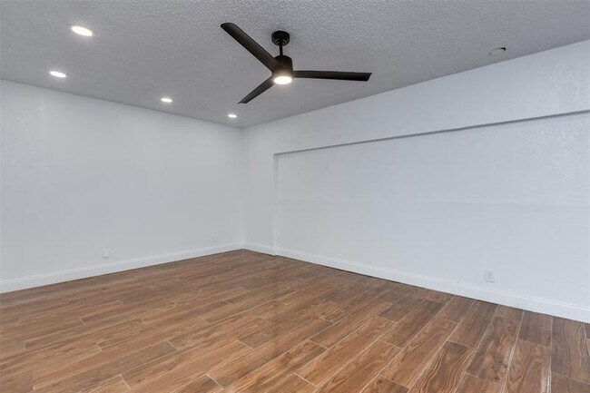 Building Photo - 7950 NW 11th Ct