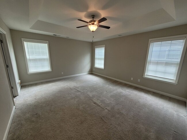 Building Photo - Beautiful 4 Bedroom, 2.5 Bath Home
