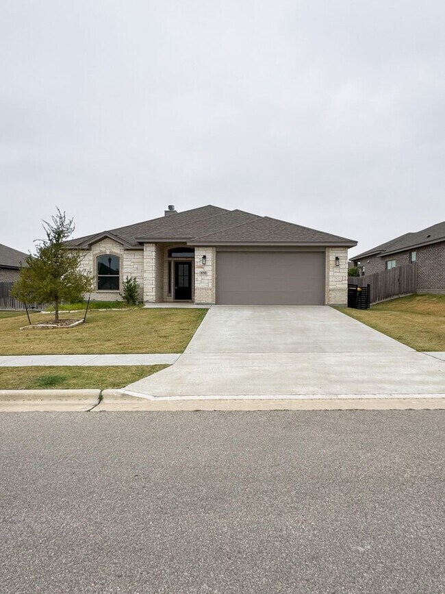 Primary Photo - Gorgeous Home in Troy, Texas