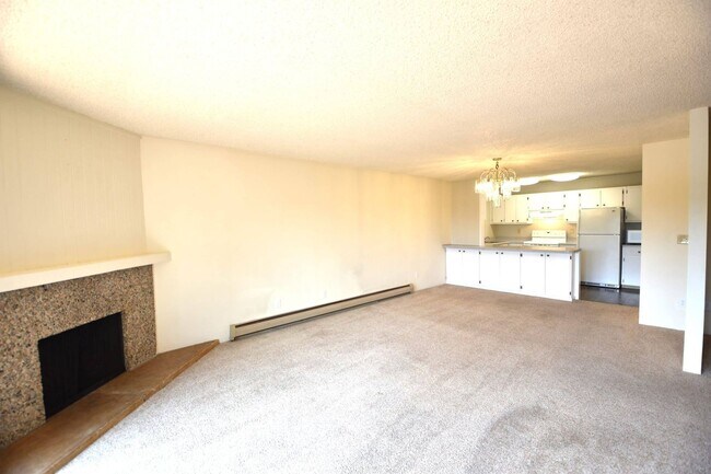 Building Photo - 3 Bedroom, 2 Bathroom Penthouse Condo in North Boulder.