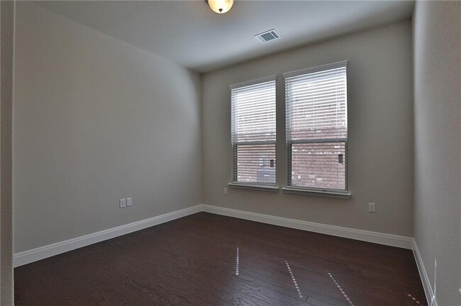 Building Photo - 10606 Turnbull Loop