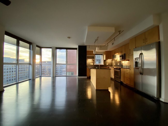 Building Photo - 1025 First St SE