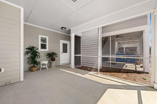 Building Photo - 338 N Sand Palm Rd