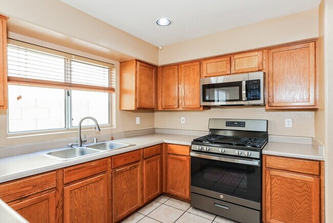 Building Photo - 1653 N 136th Ln