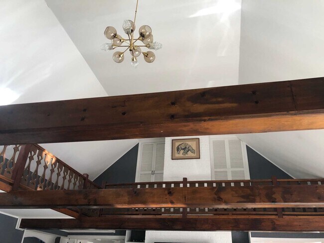 Building Photo - 1056 Beekman Rd