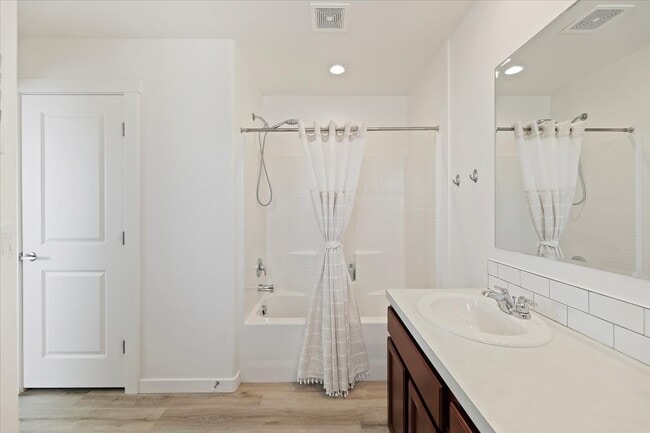 Building Photo - 5720 Cherry Ln