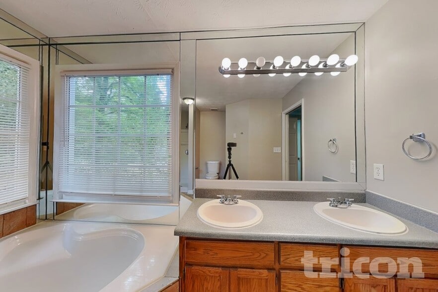 Building Photo - 9159 Tara Dr SW