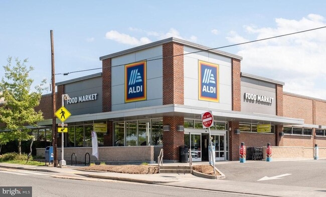 Building Photo - 340 Wesmond Dr