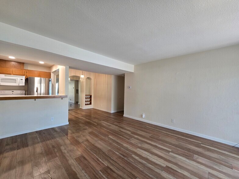 Building Photo - 25671 Le Parc