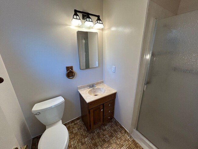 Building Photo - Nice Single Level Home with Attached Garag...