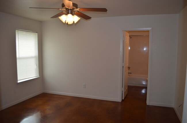 Building Photo - 318 Elbert Ln
