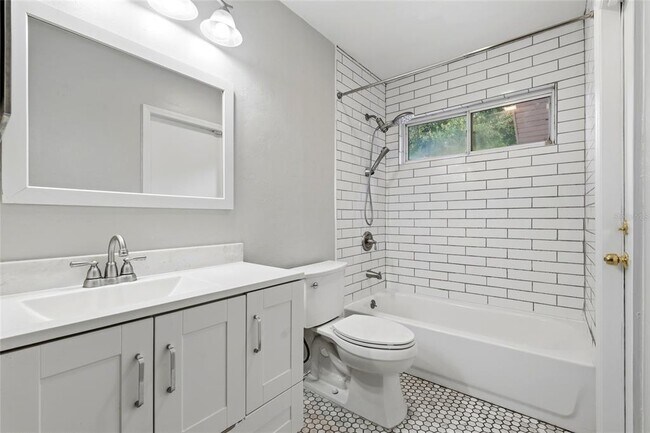 Building Photo - 1111 SW 80th Dr