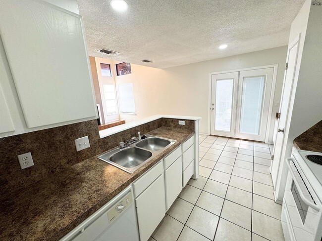 Building Photo - 4511 Mistletoe Dr