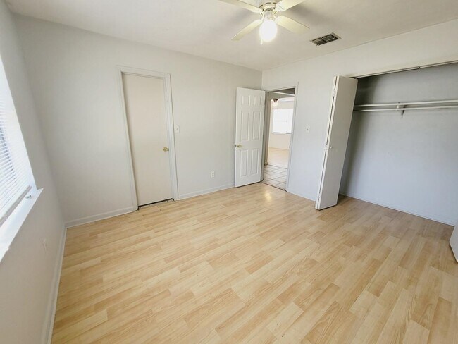 Building Photo - 306 White Dr