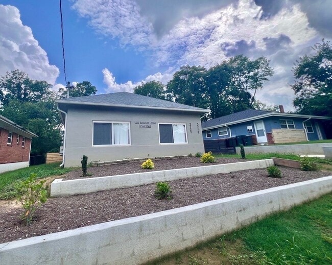 Building Photo - 3719 Kirkup Ave