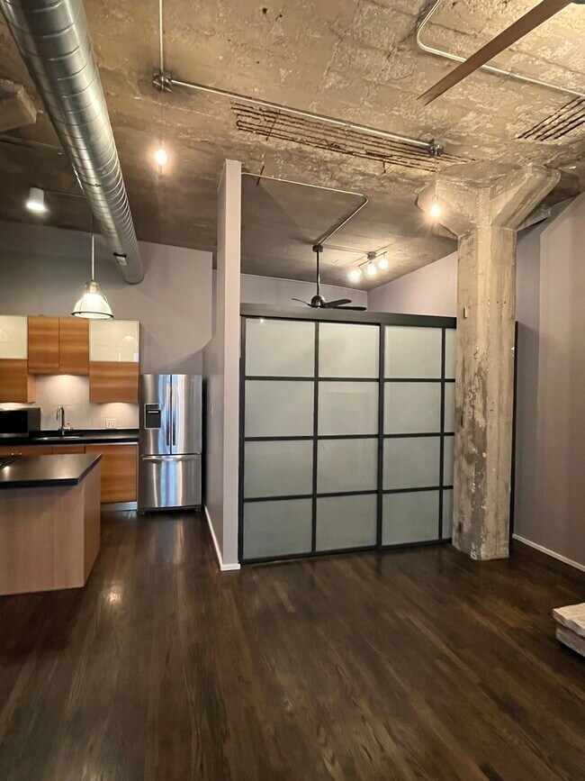Building Photo - 110 N Peoria St