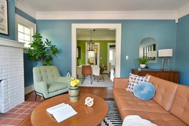 Building Photo - 2076 Ridgedale Rd NE